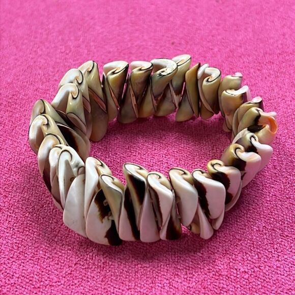 Vintage Heart of Conch Free Size Bracelet - Picture 2 of 2
